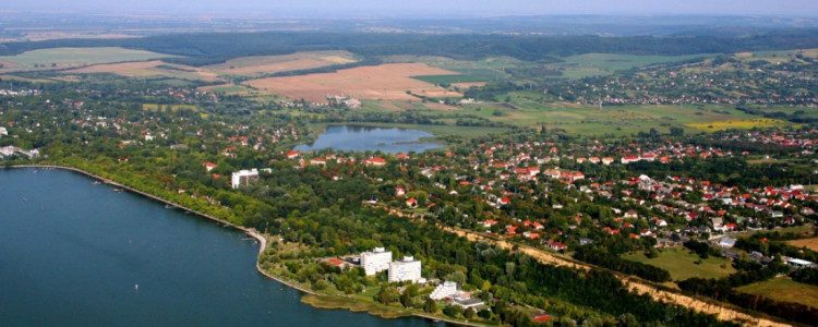 From the Tihany ferry to Tündérvölgy (Fairy valley) 