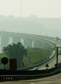 Jenseits des Viadukts von Kőröshegy
