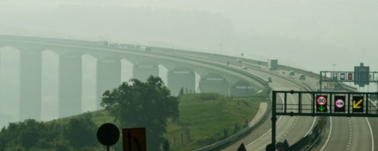 Jenseits des Viadukts von Kőröshegy